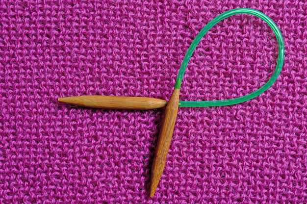 haftująca ręka z igłą